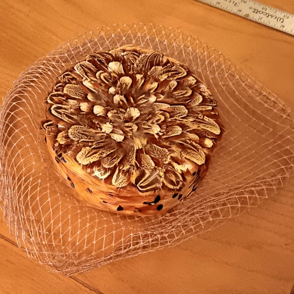 Vintage pheasant pillbox hat with veil - Picture 1 of 3